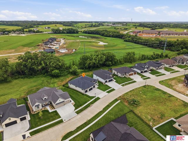 3475 Tree Line Drive, Lincoln, NE 68516