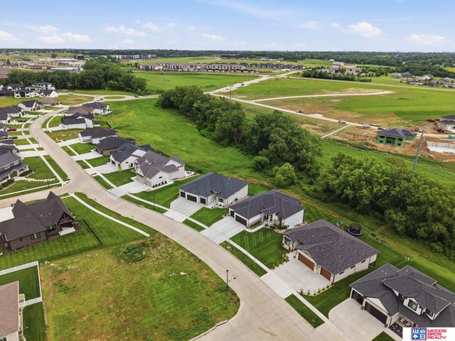 3475 Tree Line Drive, Lincoln, NE 68516