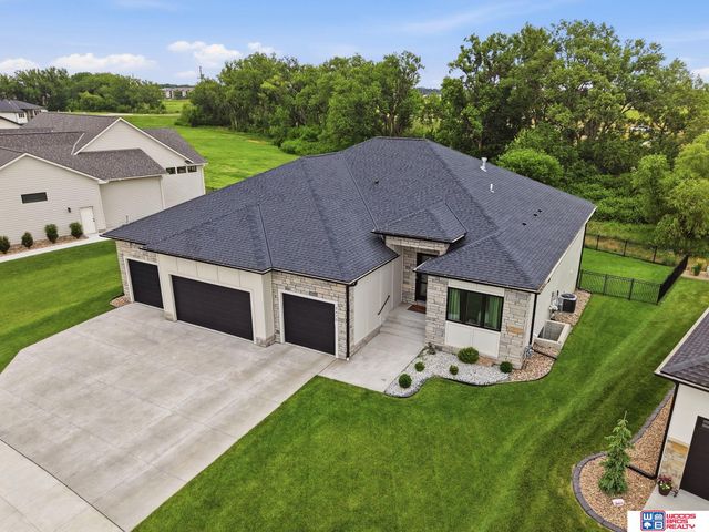 3475 Tree Line Drive, Lincoln, NE 68516