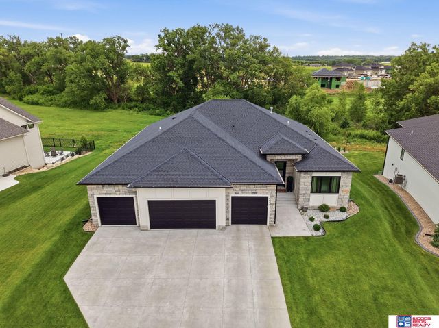 3475 Tree Line Drive, Lincoln, NE 68516