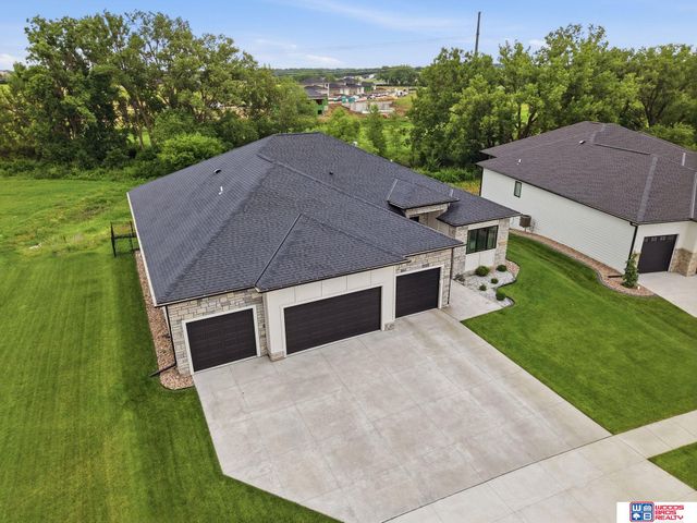 3475 Tree Line Drive, Lincoln, NE 68516