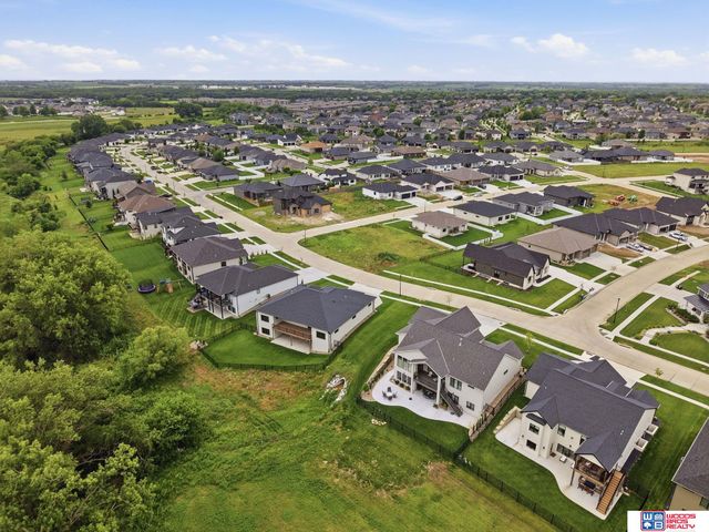 3475 Tree Line Drive, Lincoln, NE 68516
