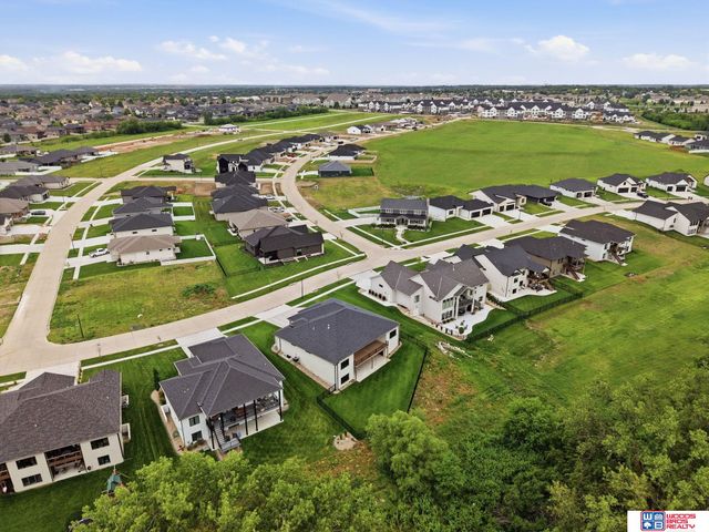 3475 Tree Line Drive, Lincoln, NE 68516