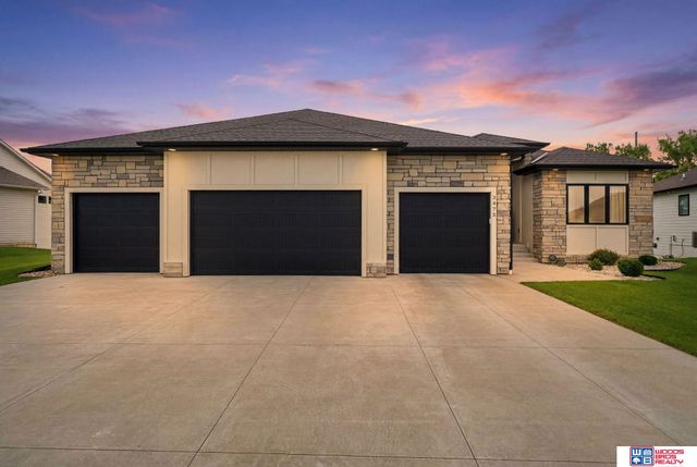 3475 Tree Line Drive, Lincoln, NE 68516