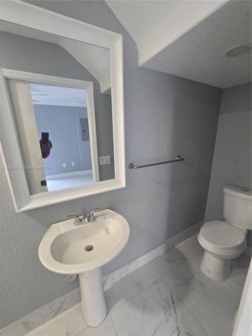 252 NE 212th Ter, Miami, FL 33179