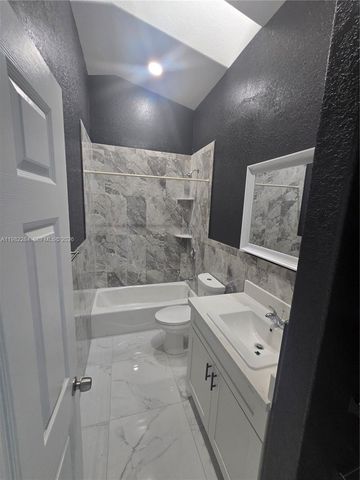 252 NE 212th Ter, Miami, FL 33179