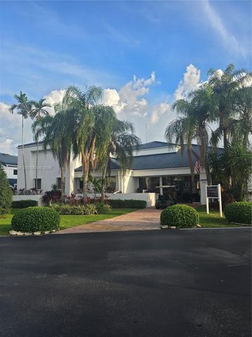 252 NE 212th Ter, Miami, FL 33179