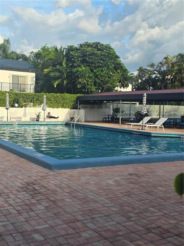 252 NE 212th Ter, Miami, FL 33179