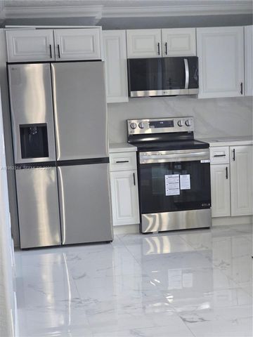 252 NE 212th Ter, Miami, FL 33179