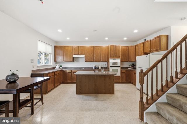 51 BATTLEFIELD DR, Charles Town, WV 25414