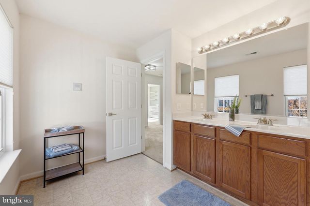 51 BATTLEFIELD DR, Charles Town, WV 25414