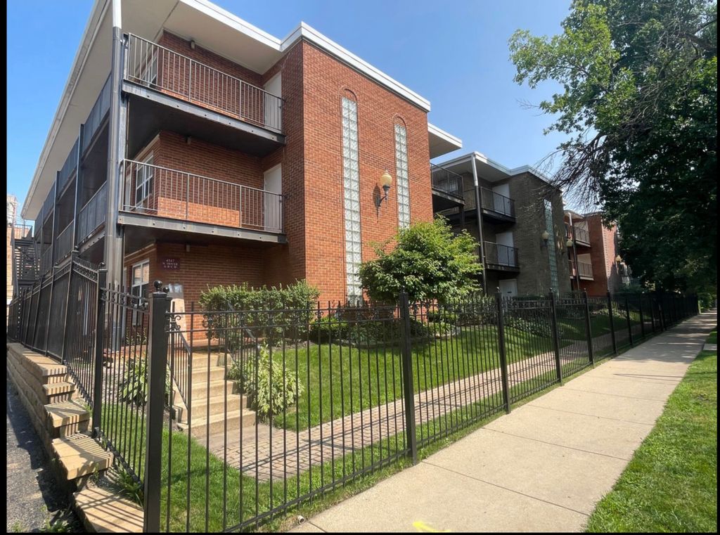 4547 N Dover Street 2H, Chicago, IL 60640