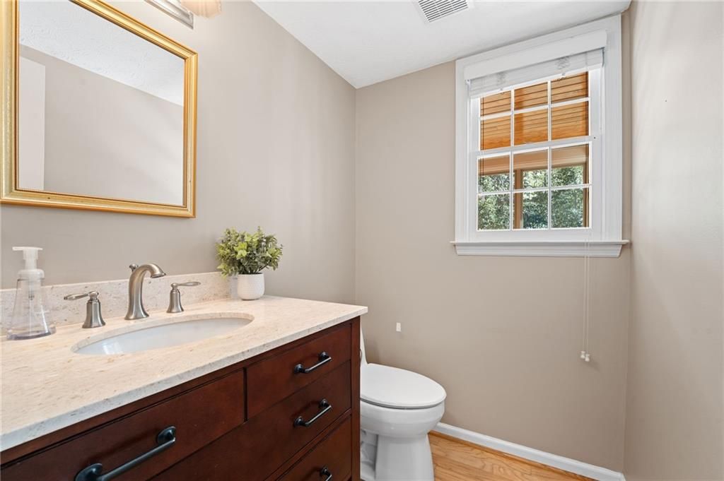 Image 17 of property listing at 2648 Ravenoaks Place, Marietta, GA 30062