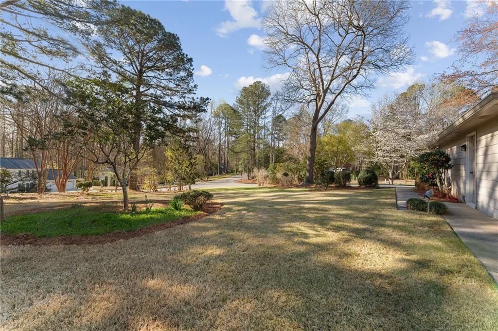 Image 32 of property listing at 2648 Ravenoaks Place, Marietta, GA 30062