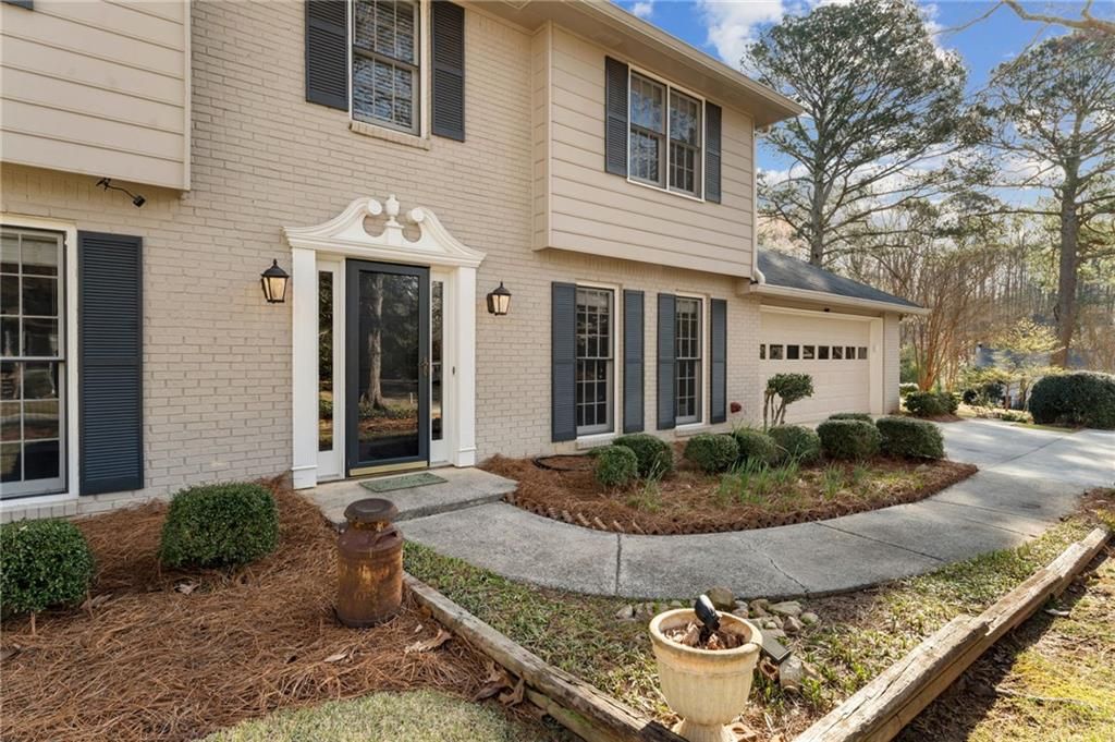 Image 4 of property listing at 2648 Ravenoaks Place, Marietta, GA 30062