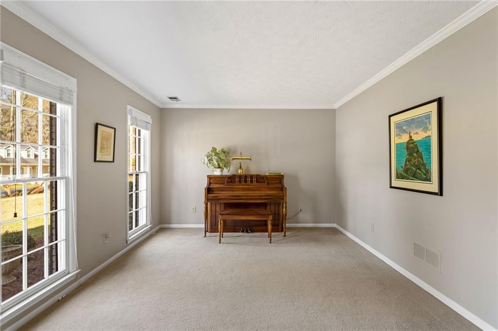 Image 6 of property listing at 2648 Ravenoaks Place, Marietta, GA 30062