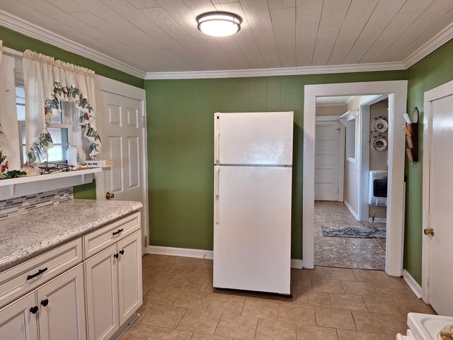 32 N Bradley Rd, Lawrenceburg, TN 38464