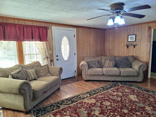 32 N Bradley Rd, Lawrenceburg, TN 38464