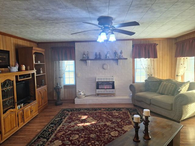 32 N Bradley Rd, Lawrenceburg, TN 38464