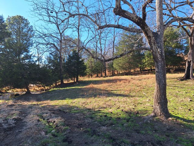 32 N Bradley Rd, Lawrenceburg, TN 38464