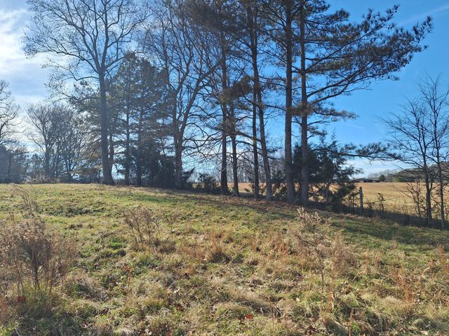 32 N Bradley Rd, Lawrenceburg, TN 38464