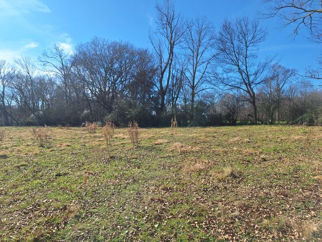 32 N Bradley Rd, Lawrenceburg, TN 38464