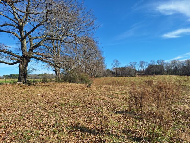 32 N Bradley Rd, Lawrenceburg, TN 38464