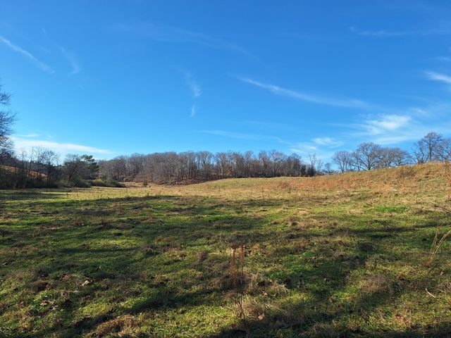 32 N Bradley Rd, Lawrenceburg, TN 38464