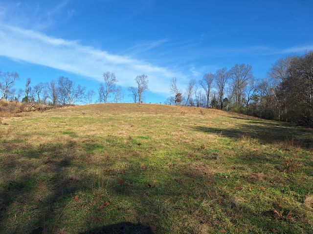 32 N Bradley Rd, Lawrenceburg, TN 38464