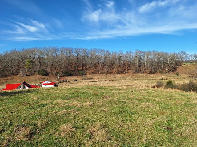 32 N Bradley Rd, Lawrenceburg, TN 38464