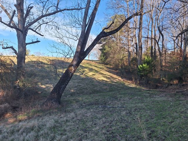 32 N Bradley Rd, Lawrenceburg, TN 38464