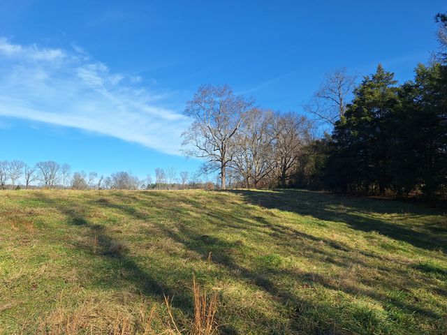 32 N Bradley Rd, Lawrenceburg, TN 38464