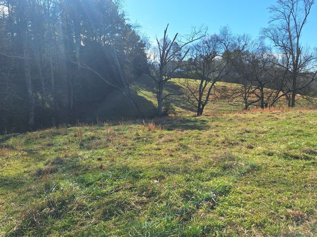 32 N Bradley Rd, Lawrenceburg, TN 38464