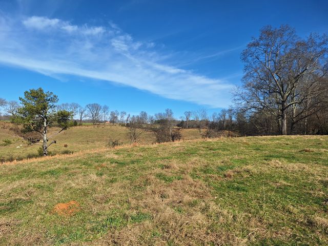 32 N Bradley Rd, Lawrenceburg, TN 38464