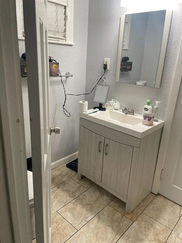 1015 W 10th St, Merced, CA 95341