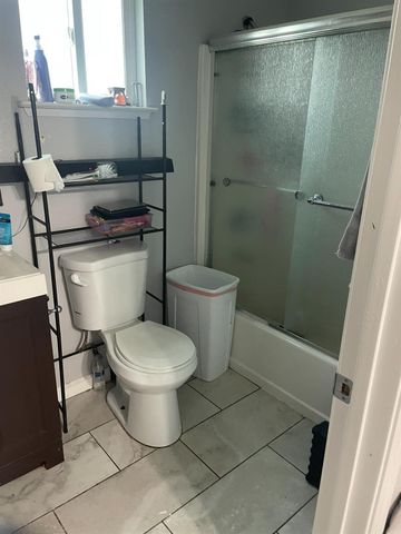 1015 W 10th St, Merced, CA 95341