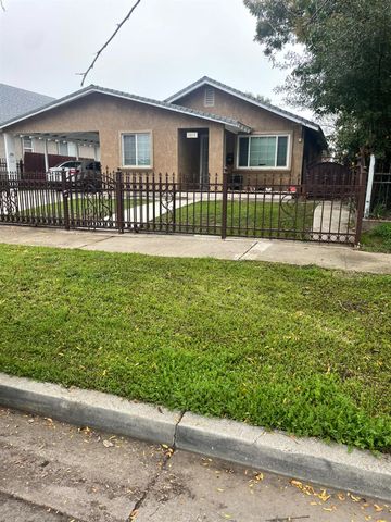 1015 W 10th St, Merced, CA 95341
