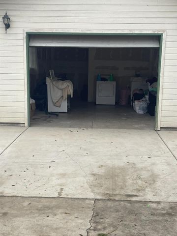 1015 W 10th St, Merced, CA 95341