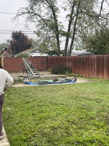 1015 W 10th St, Merced, CA 95341