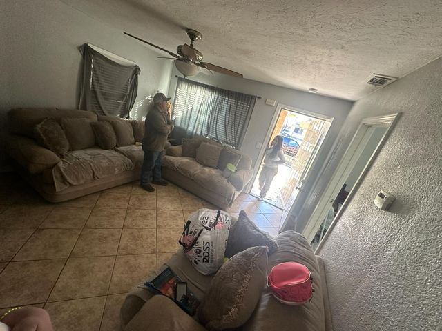 1015 W 10th St, Merced, CA 95341