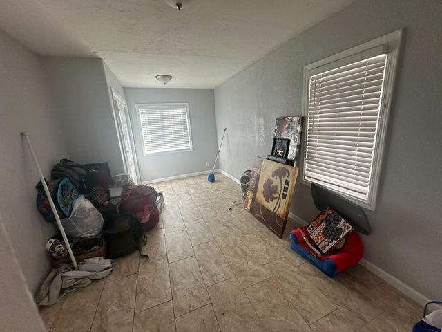 1015 W 10th St, Merced, CA 95341