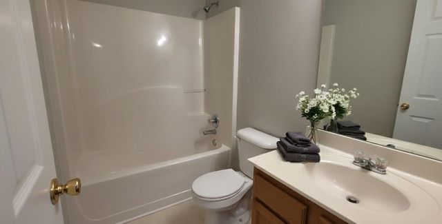 623 Hawthorn Lane, Grayson, GA 30017