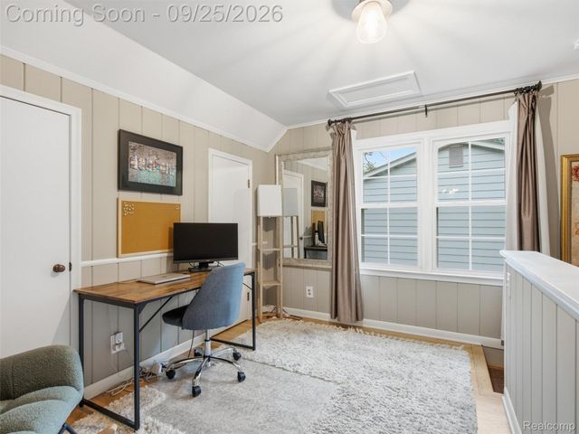 3250 Warick Road, Royal Oak, MI 48073