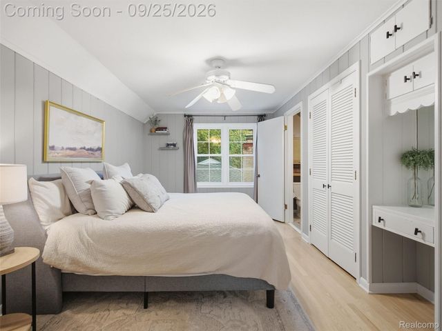 3250 Warick Road, Royal Oak, MI 48073