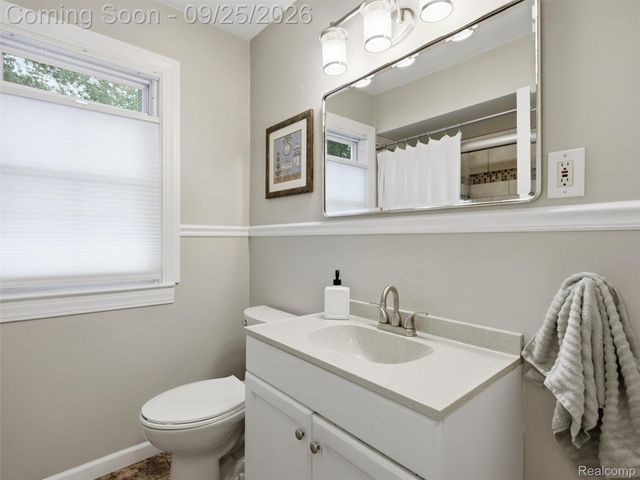 3250 Warick Road, Royal Oak, MI 48073