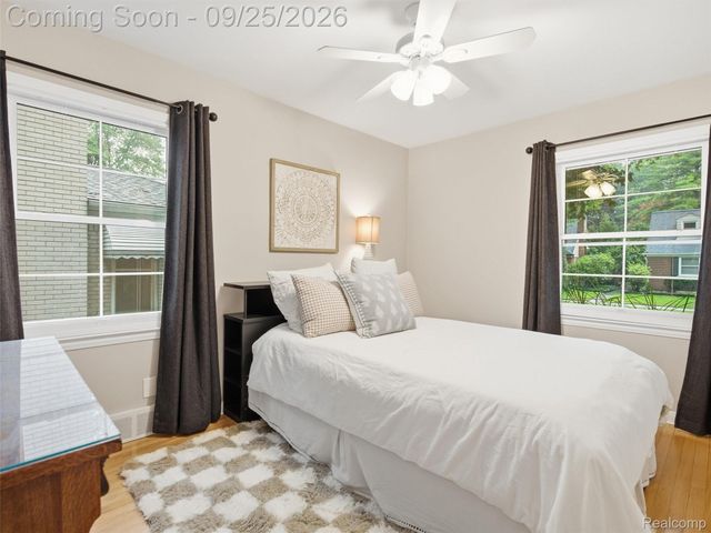 3250 Warick Road, Royal Oak, MI 48073
