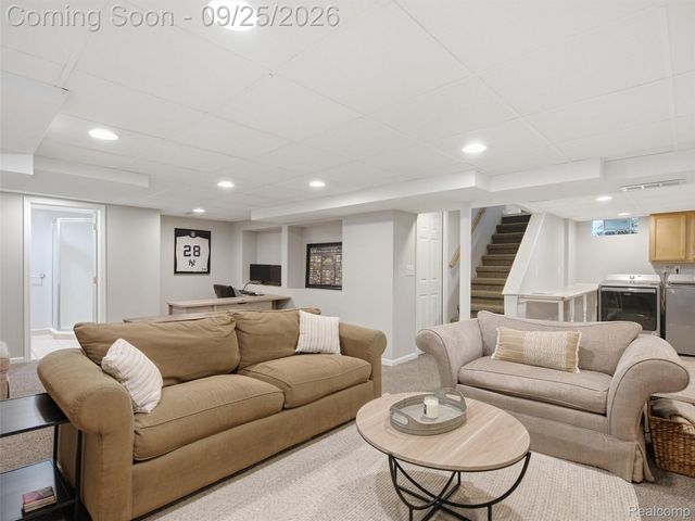3250 Warick Road, Royal Oak, MI 48073