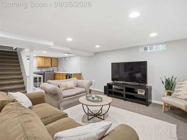 3250 Warick Road, Royal Oak, MI 48073
