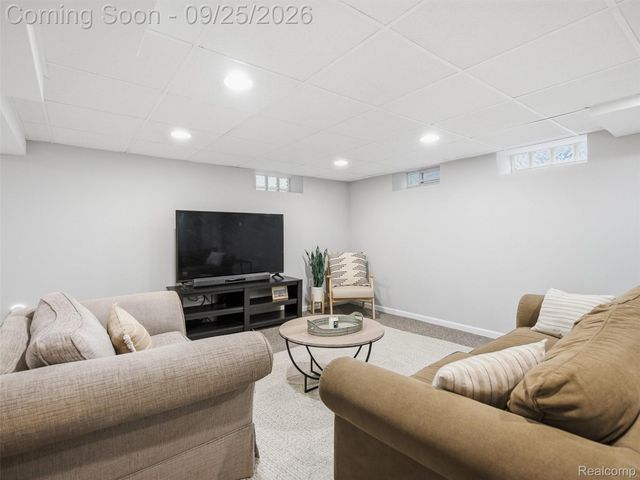 3250 Warick Road, Royal Oak, MI 48073