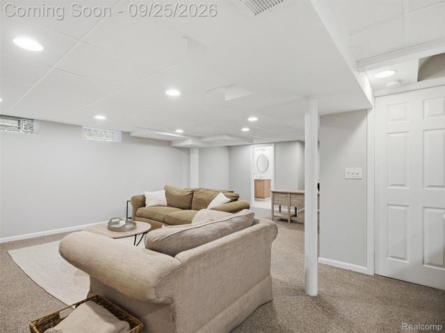 3250 Warick Road, Royal Oak, MI 48073